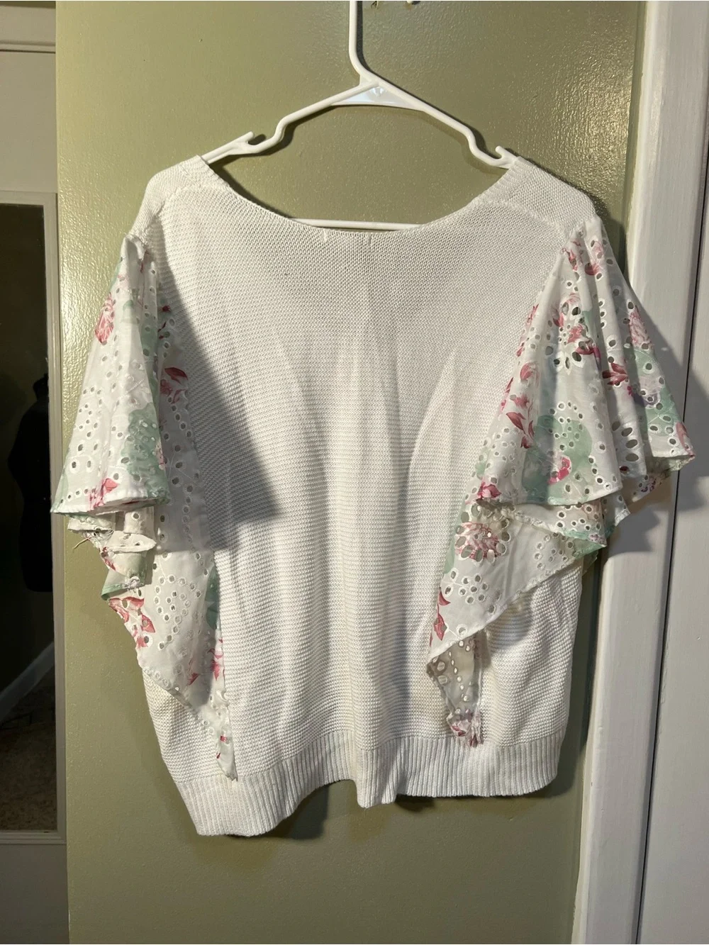 Cato Women’s Plus Sz 22/24 Sweater V-Neck Short Flutter Sleeve White Pink Eyelet